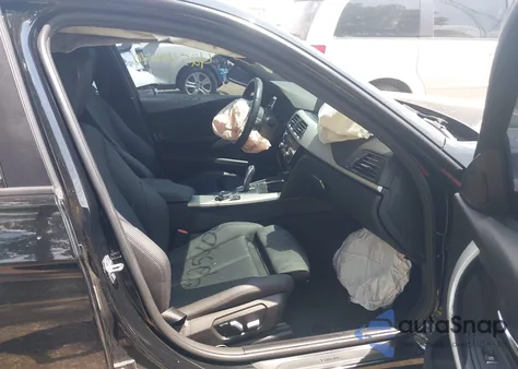 2017 BMW 320I z USA, uszkodzony, nr VIN WBA8A9C35HK620558